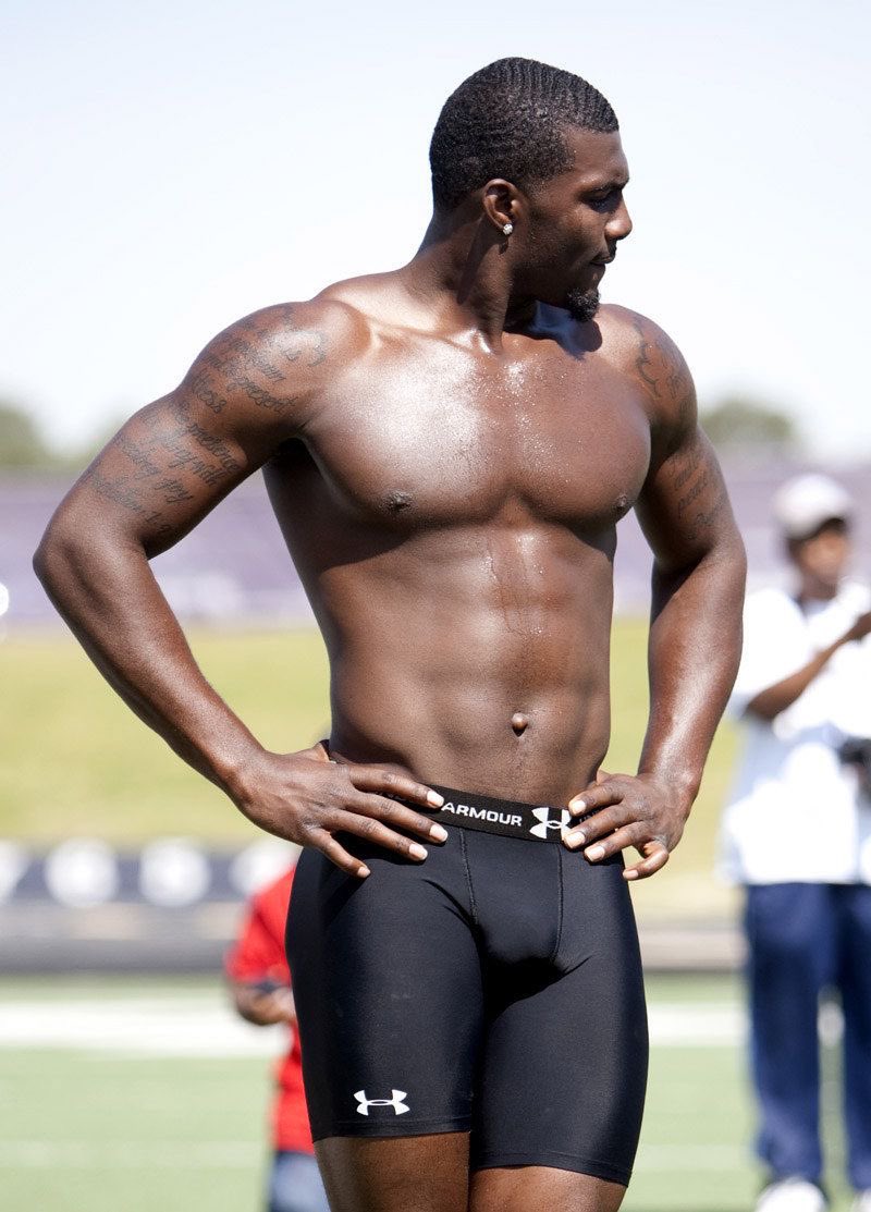 DailyNFLPlayer2's tweet photo. Dez Bryant https://t.co/MwZBSEwCNl