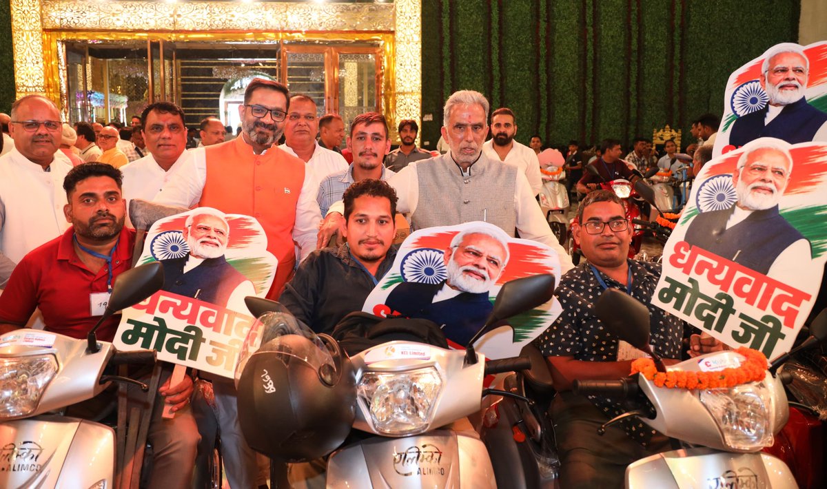 KPGBJP's tweet photo. लगभग ₹5 करोड़ की इस पहल का उद्देश्य केवल ई-स्कूटर देना नहीं, बल्कि शिक्षा, रोजगार और दैनिक जीवन में अधिक स्वतंत्रता के अवसर बढ़ाना है। लाभार्थियों की मुस्कान इस प्रयास की सबसे बड़ी सार्थकता है। #SevaSankalpAbhiyan #HappyBdayPMModi https://t.co/QDBEuLNBs9