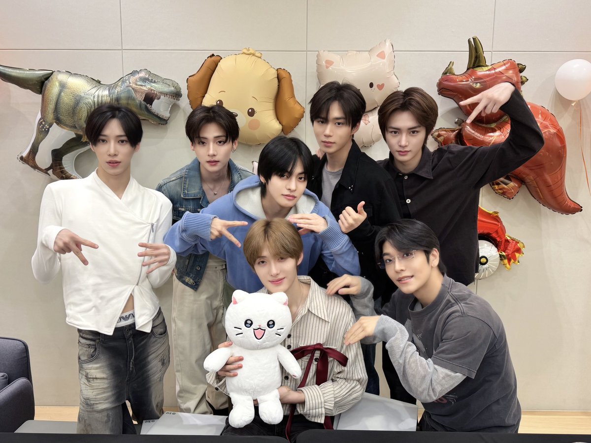 ALD1_official_'s tweet photo. 2026.09.17. 𝙃𝘼𝙋𝙋𝙔 𝘽𝙄𝙍𝙏𝙃𝘿𝘼𝙔 𝙎𝘼𝙉𝙂𝙃𝙔𝙀𝙊𝙉🍰₊˚・₊✧

#ALPHADRIVEONE #ALD1 #알파드라이브원 https://t.co/IcgKimSPmq