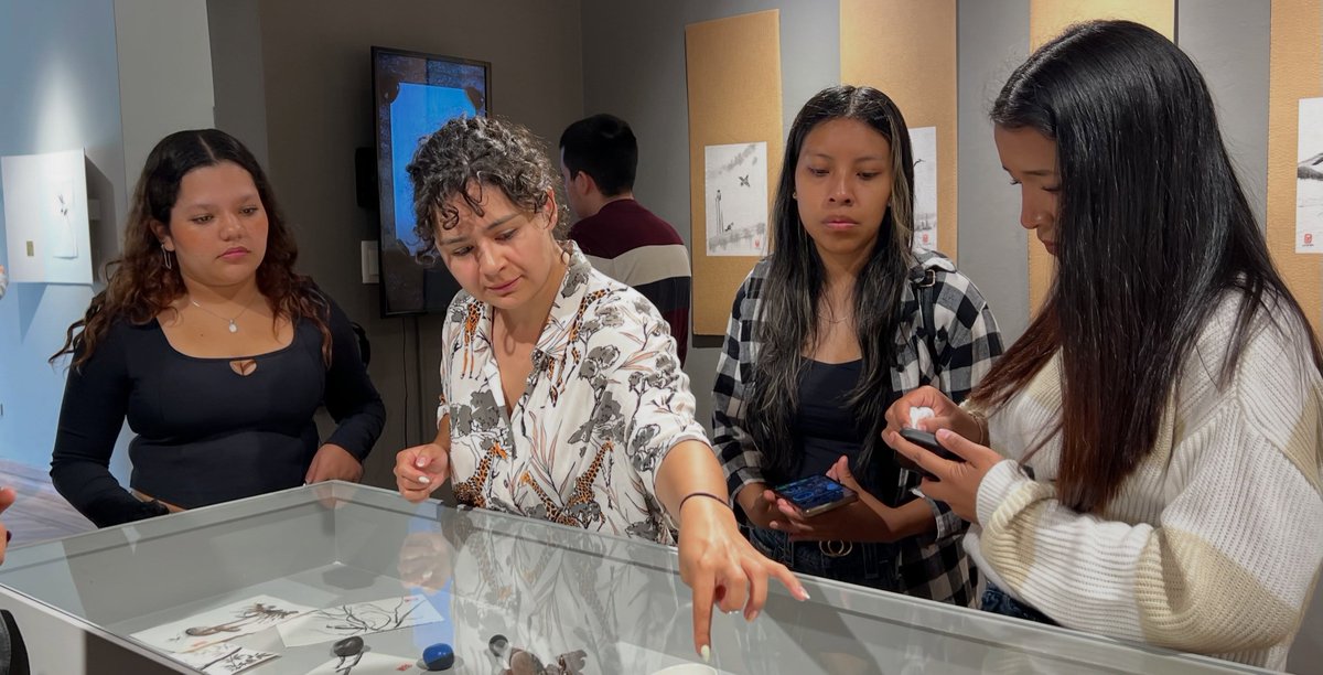 UIDE's tweet photo. El #DiseñoGráfico también se descubre al mirar desde otras perspectivas. Los estudiantes de 1er semestre exploraron en @ccbc_bellavista el patrimonio artístico ecuatoriano y conectaron arte y cultura con nuevas formas de interpretar y crear.

Conoce más 👉 https://t.co/VK1bYgTm4t https://t.co/qVKrmNTOTG