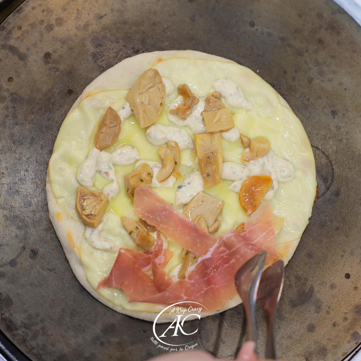 EmilMasupha's tweet photo. Soft crêpes and fragrant piadine come to life before your eyes, filled with fresh ingredients and irresistible combinations. From the first aroma to the first bite, it tastes like home—with an extra touch of creativity. Come try our specialties: https://t.co/rssAv4gcrn