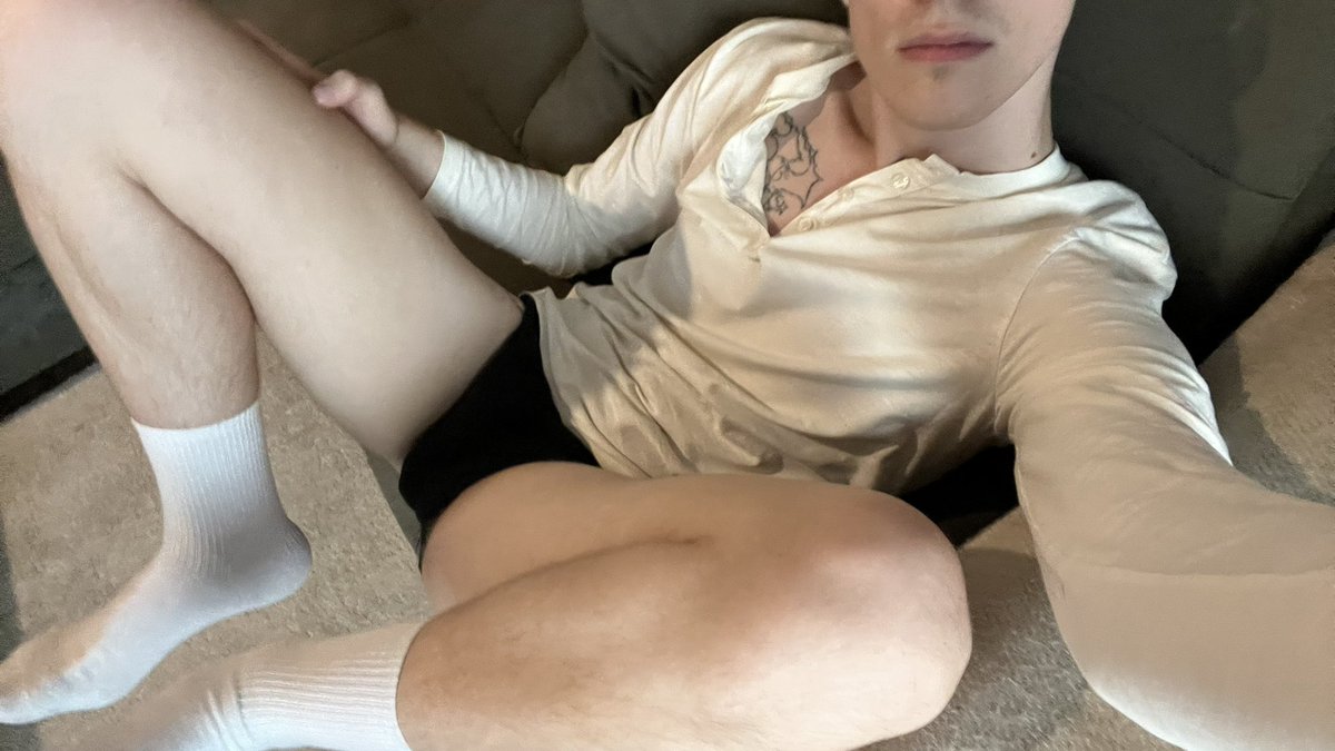 isitvital's tweet photo. me as a remote worker https://t.co/H8q0frIPIR