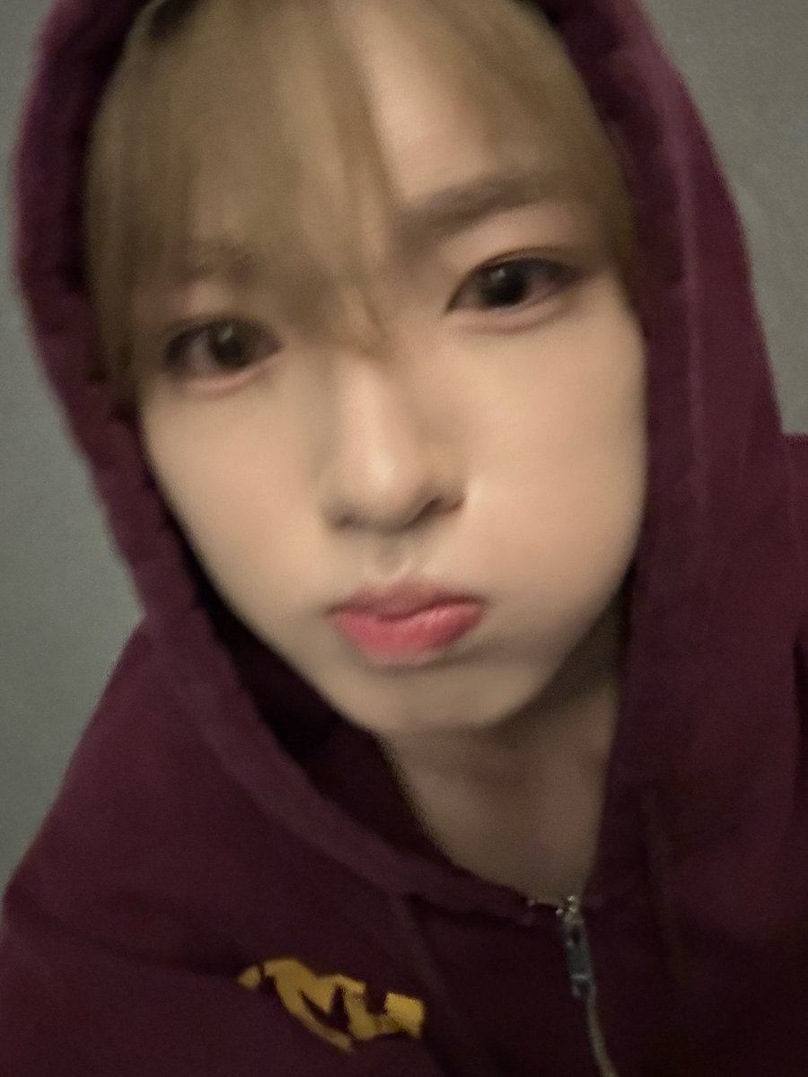 luv4kuu's tweet photo. 셀카 졸라 잘찍음….다 존예 ㅠㅜㅜ https://t.co/Sud7AcL6N3