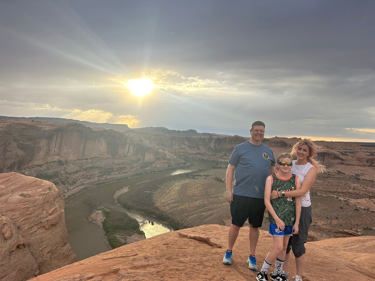 PortalToursMoab's tweet photo. Trading screen time for sandstone time and 4-Low thrills.

#PortalOffroadTours #Portal2Adventure #MoabRocks #OpenThePortal #ServedOnTheRocks https://t.co/Obu4MRRjfb