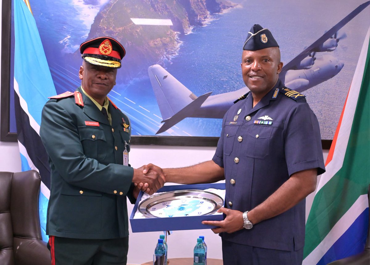 SANDF_ZA's tweet photo. Africa Aerospace and Defence 2026 || Building bridges of friendship.

https://t.co/YCMAvNGvvx

🇿🇦#SANDF
🇿🇦#SAAirForce
🛩️ #PerAsperaAdAstra
🇿🇦🌍 #AAD2026 https://t.co/RysQEMEslD