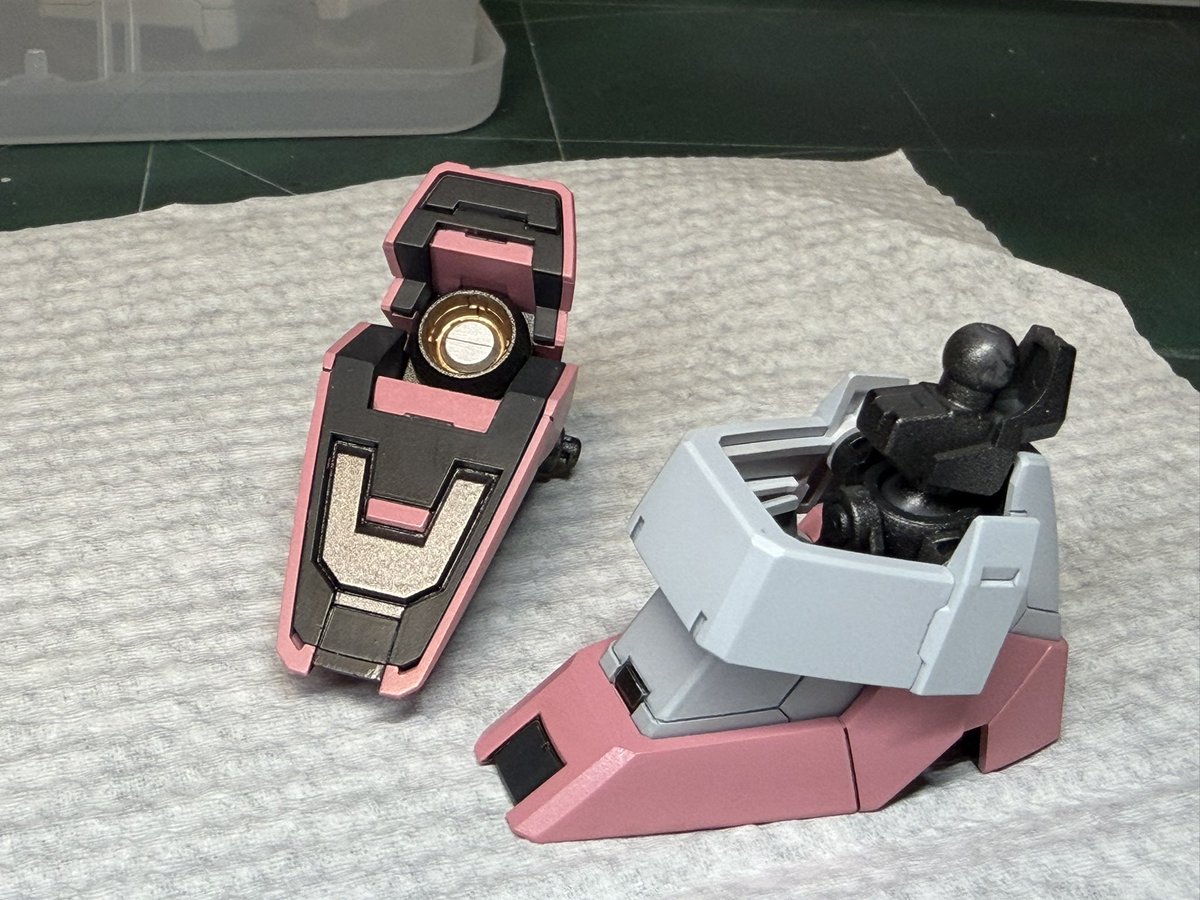 WestB2424's tweet photo. 組めるトコから組みはじめました

ピンクレッド��強すぎかどうかで
塗り直しあるかも https://t.co/pwDQB6GpYH