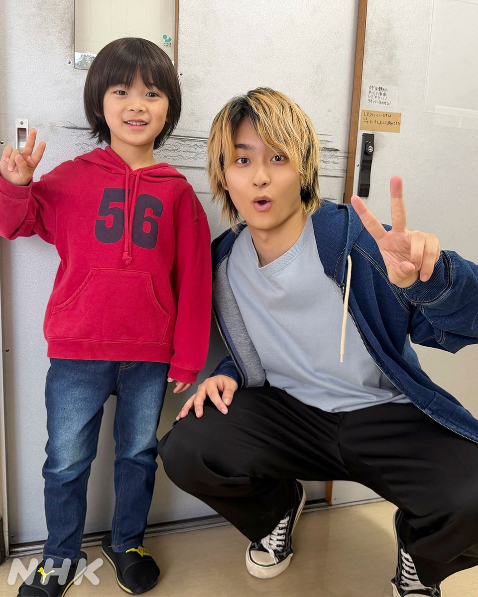 nhk_dramas's tweet photo. 🌙#夜ドラ【#税金で買った本📚】
📺月曜から木曜 夜10:45〜11:00

とってもレアな
高校生紀一とチビ紀一の2ショット！

ふたりが共演(？)した、おはなし会練習も含め
第4週はNHK ONEで配信中！

#奥平大兼 #佐藤大空
📲NHK ONE配信はこちらから
https://t.co/oFFU2lcWMZ https://t.co/doCH1dUAKL