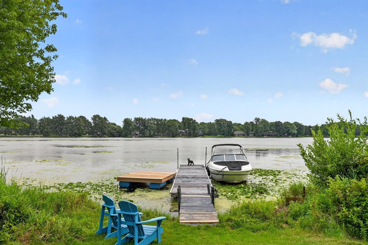 CHRealty's tweet photo. SOLD 🌊 | 7462 Carter Road, Kars

Waterfront real estate in Kars is always unique. This Rideau River property with deeded waterfront and a private dock is now sold.

https://t.co/czTesRB8Nb | 613-799-9249
#KarsOntario #RideauRiver #OttawaRealEstate https://t.co/HGefYXjgvr