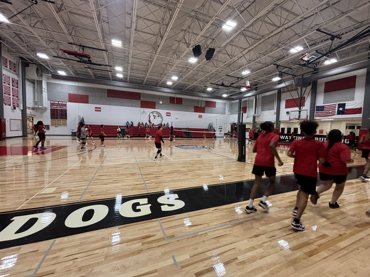lakes_athletics's tweet photo. Shoutout to our Bulldogs for starting the day #TheTexasWay! #WAWG #Lakes300 #FutureSpartans https://t.co/nIrkdTrZlh