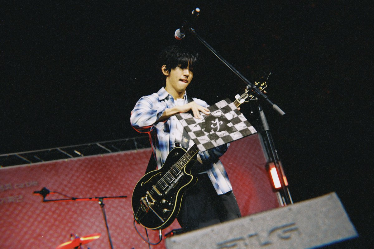 official_lsy's tweet photo. 𝟮𝟬𝟮𝟲 𝗖𝗵𝘂𝗻𝗴𝗔𝗻𝗴 𝗨𝗻𝗶𝘃𝗲𝗿𝘀𝗶𝘁𝘆 𝗙𝗲𝘀𝘁𝗶𝘃𝗮𝗹

𝗦𝗲𝘁𝗹𝗶𝘀𝘁 
01. 역성 (Anthems of Defiance)
02. 검을 현 (Strings as a Sword)
03. 인투로 (Intro)
04. 어버버버 (Uhbububu)
05. 들려주고 싶었던 (Unspoken)
06. 폭죽타임 (POKZOOK TIME)
07. 날아가자 (NARAGAZA)
08. 비싼 숙취 (Pricey Hangover)
09. 없을걸 (Never)
10. PunKanon
11. 허튼소리 (Gibberish)
12. 폭포 (Waterfall)
13. 게인 주의 (Gainism)

#이승윤 #LEESEUNGYOON
#중앙대학교