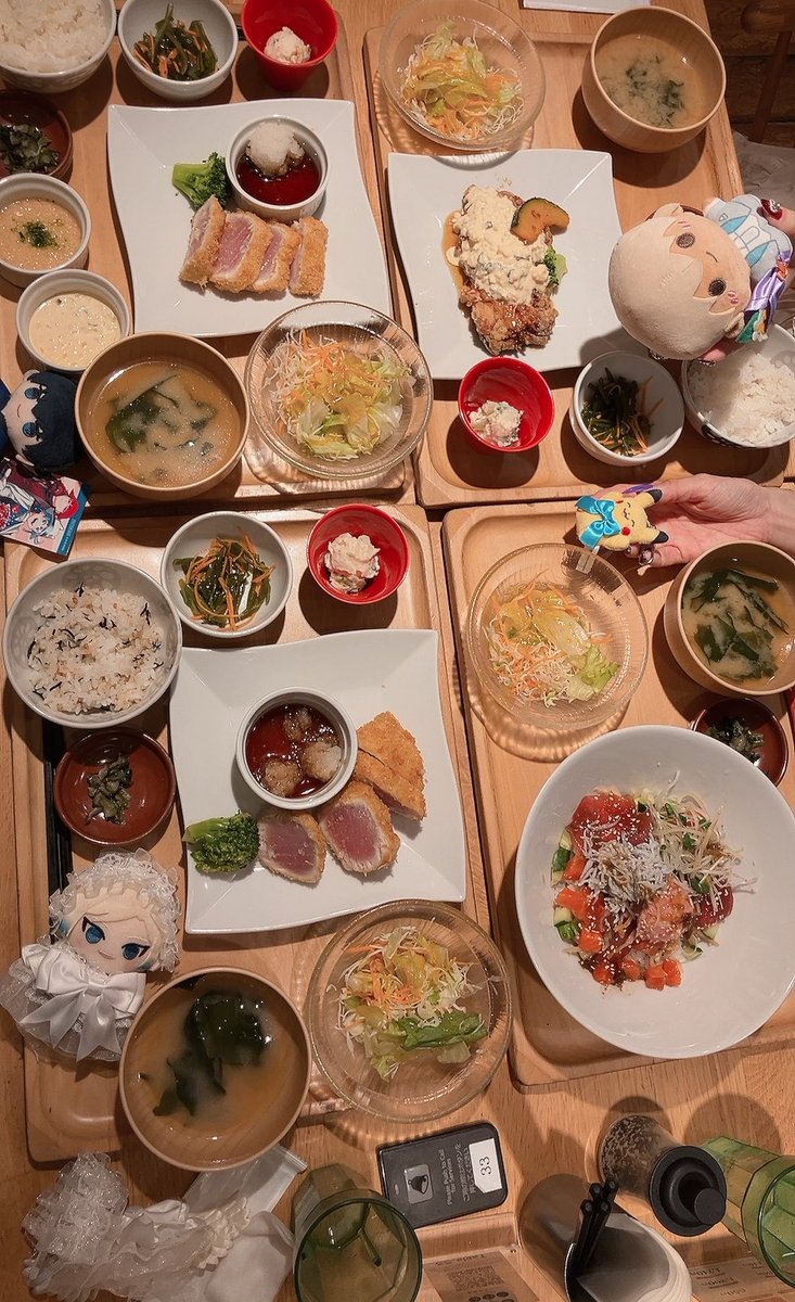 oji_cos's tweet photo. えりおさんなおさんやちるさんとご飯~🍚 https://t.co/w4HniZJgRo