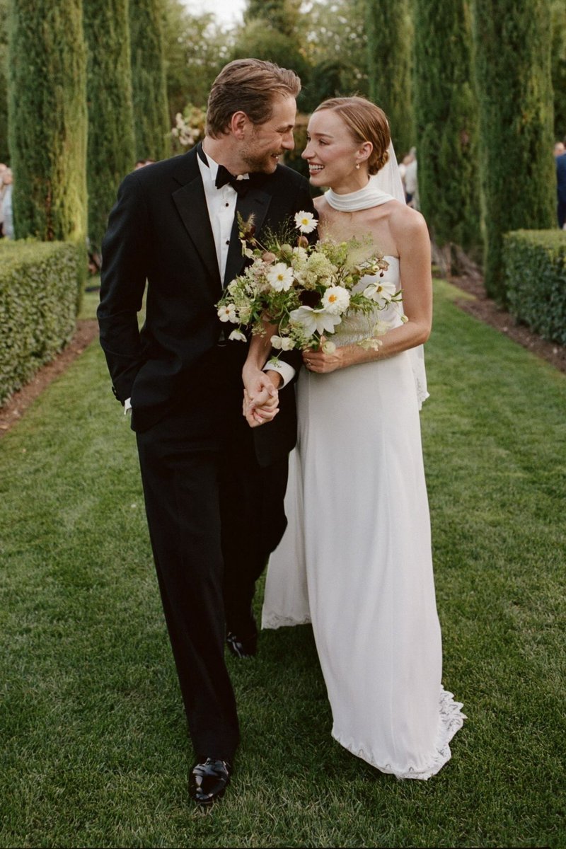 _filmcrave's tweet photo. First photos from Phoebe Dynevor and Cameron Fuller’s private wedding. 📷 https://t.co/PD7Pc1udGi