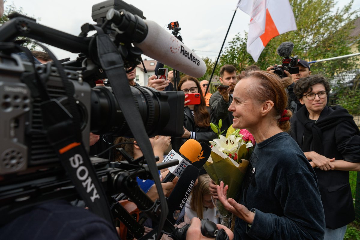 NEDemocracy's tweet photo. 25 political prisoners held by the Belarusian regime just walked free.

Their release comes amid ongoing diplomatic engagement led by U.S. Special Envoy for Belarus @johnpcoale and tireless efforts by Belarusian human rights defenders.

NED welcomes this development and remains committed to supporting partners defending political prisoners and advancing a democratic Belarus.

Read our statement: https://t.co/TRd9pntclT