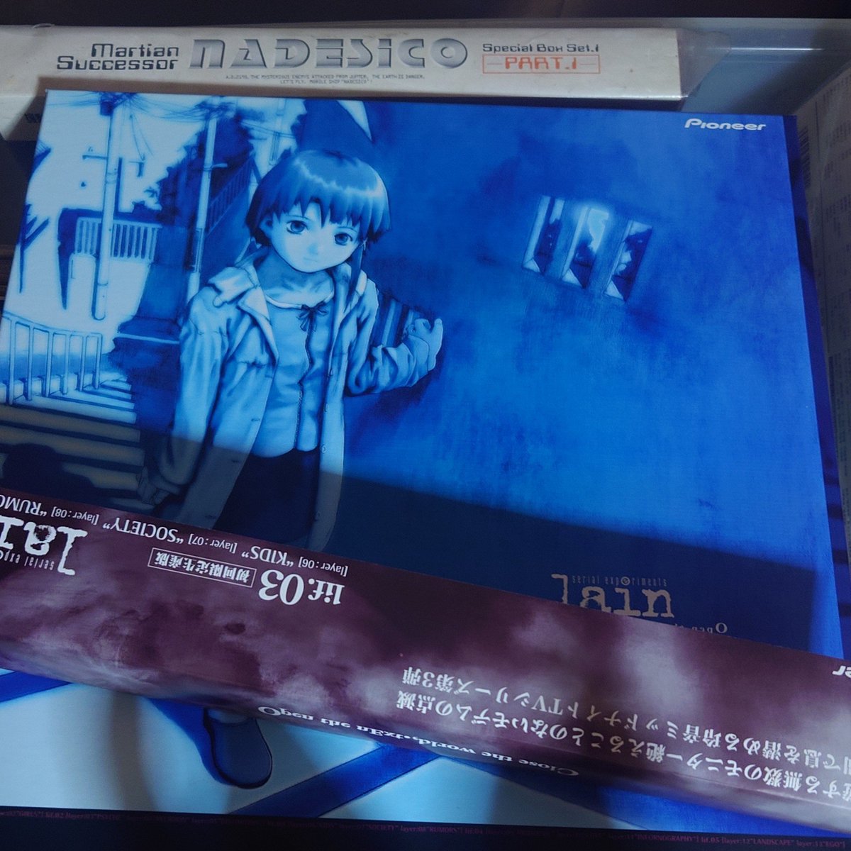 ff14_meruru's tweet photo. ちょっと前に物置になってる部屋をゴソゴソしてたらlainのLD3巻限定版出てきたむしろ3巻しかなかった(′ω′)
あと機動戦艦ナデシコのLDBOX1巻もあった2巻はなかった(′ω′)
LDとかくそ懐かしい https://t.co/b0OH8VcMw1