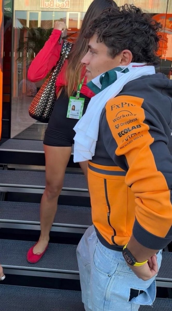 ln1wdc44's tweet photo. his jeans at the start of the race weekend vs the end😭😭 https://t.co/yEl6dT35cO