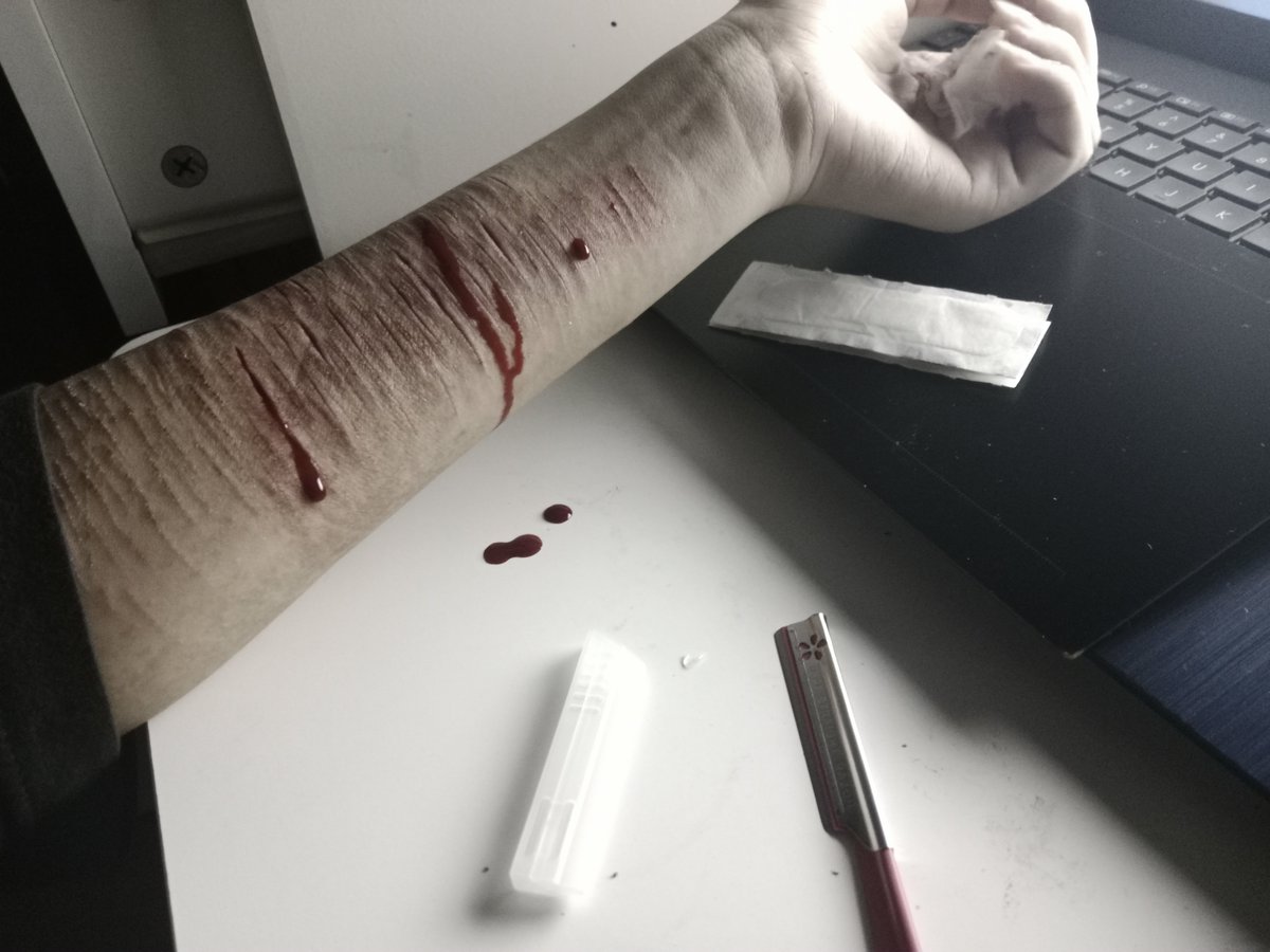 miau0x0's tweet photo. meow
#sfxmakeup #fake https://t.co/pOj2FJPNf6