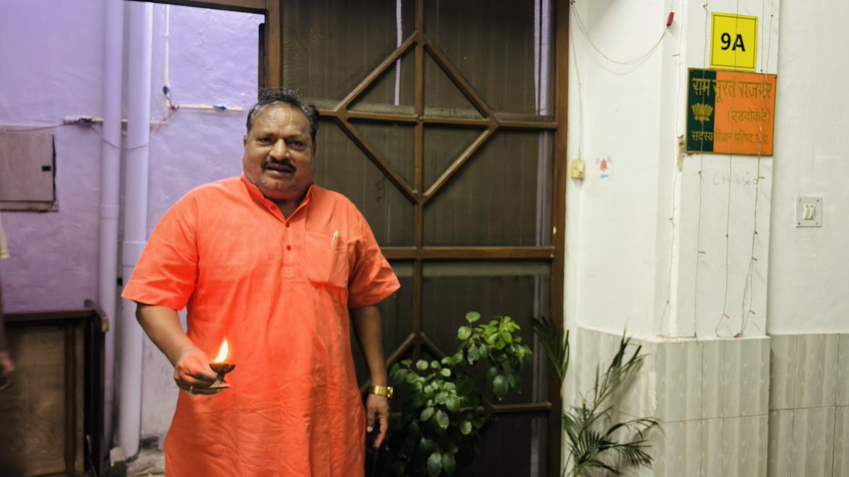 bjpramsurat's tweet photo. आज लखनऊ स्थित अपने सरकारी आवास पर देश के यशस्वी प्रधानमंत्री आदरणीय श्री नरेंद्र मोदी जी के जन्मदिन के शुभ अवसर पर उनकी आरती उतारकर आशीर्वाद का दीप प्रज्वलित किया।
@narendramodi  @PMOIndia  @BJP4India  @BJP4UP #mlcramsuratrajbhar https://t.co/NkVOSEazg5