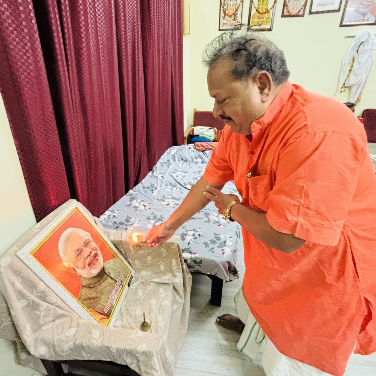 bjpramsurat's tweet photo. आज लखनऊ स्थित अपने सरकारी आवास पर देश के यशस्वी प्रधानमंत्री आदरणीय श्री नरेंद्र मोदी जी के जन्मदिन के शुभ अवसर पर उनकी आरती उतारकर आशीर्वाद का दीप प्रज्वलित किया।
@narendramodi  @PMOIndia  @BJP4India  @BJP4UP #mlcramsuratrajbhar https://t.co/NkVOSEazg5