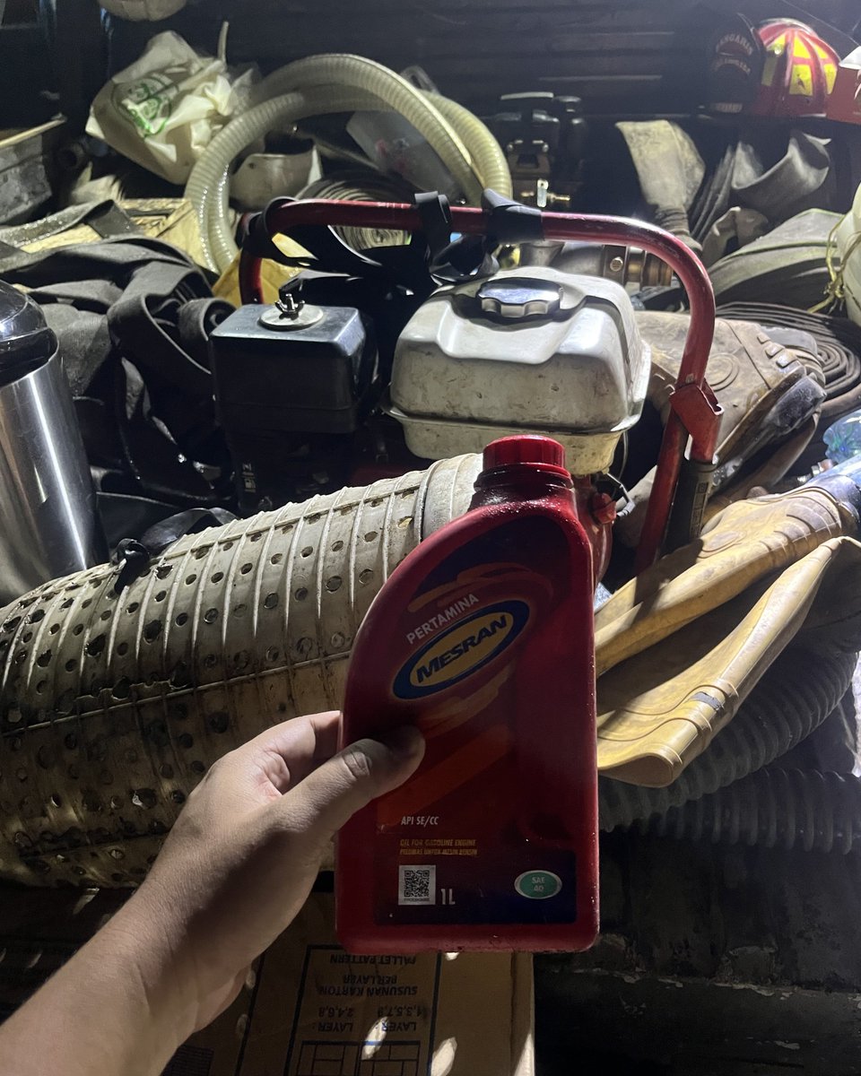 greencitzen's tweet photo. ❗️We need your help❗️

X please do your magic ✨ 

Kami perlu bantuan, saat ini beberapa mesin milik BPK membutuhkan bahan bakar dan oli untuk mesin.

Bantuan dari pemprov tidak merata, sedangkan kami juga perlu segera.

Bantu melalui : https://t.co/wVOi8Za5d4 or scan QR dibawah https://t.co/Cb0kJhk05B