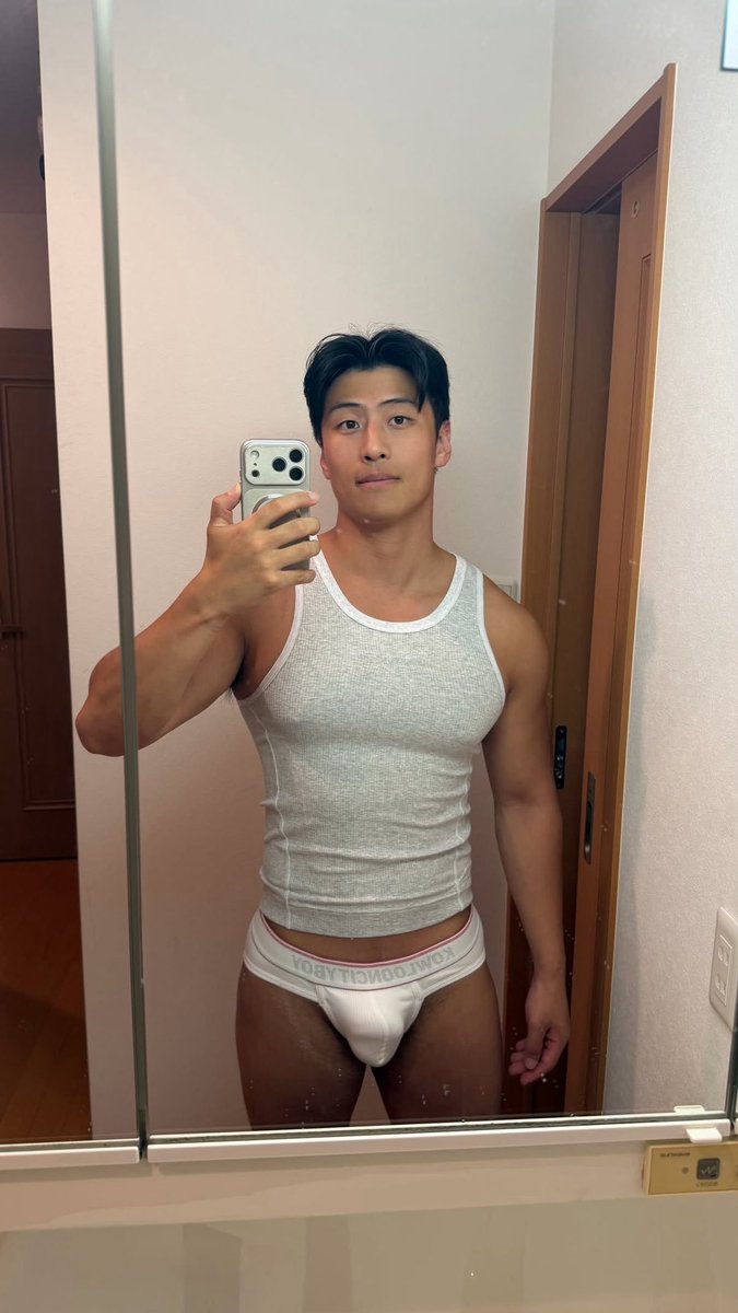 muscleast's tweet photo. 🔎 white_is_13 https://t.co/NbdExXbLAW