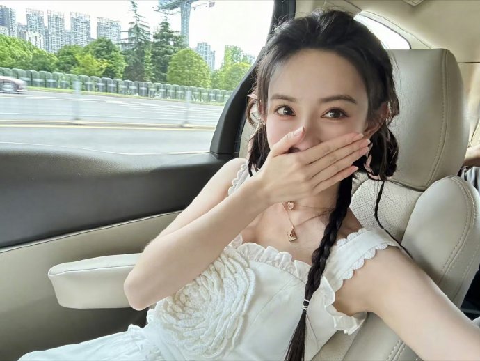 Ziyiih's tweet photo. Um, hi.......... https://t.co/s1NPuyJXEe