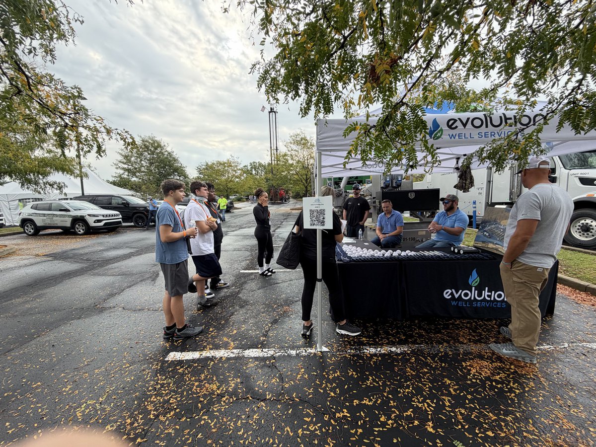 dr_zebrasky's tweet photo. Thank you for an awesome Kickoff Event, @CNXTweets! Intro to Energy Day was an incredible time and a great opportunity for our students to learn more about the energy industry. ⚡️

#CNXMentorshipAcademy @TrinityAreaSD @thstrinitypride https://t.co/eZDHW6Y4qv
