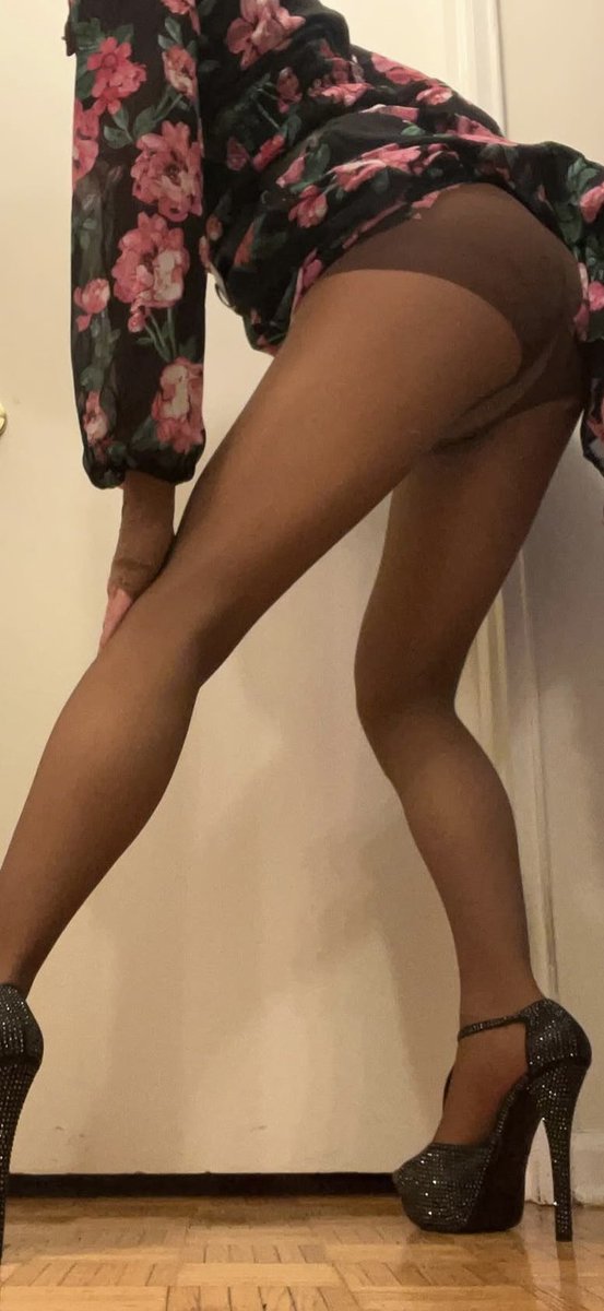 mcsmithy13's tweet photo. #tights #pantyhose #legs https://t.co/vTQ2R2GQoJ