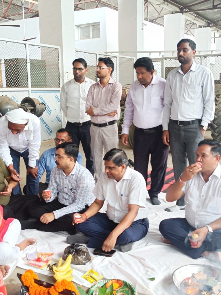 gitigkp's tweet photo. ⚙️संस्थान में विश्वकर्मा पूजा महोत्सव का आयोजन।
औजारों में शक्ति, कौशल में प्रगति और मेहनत में सफलता—इन्हीं शुभकामनाओं के साथ भगवान विश्वकर्मा को नमन।
जय श्री विश्वकर्मा! 🙏🔧
कौशल • सृजन • समर्पण • राष्ट्र निर्माण 🇮🇳
@UPSDMOfficial https://t.co/xehDwtyIrZ