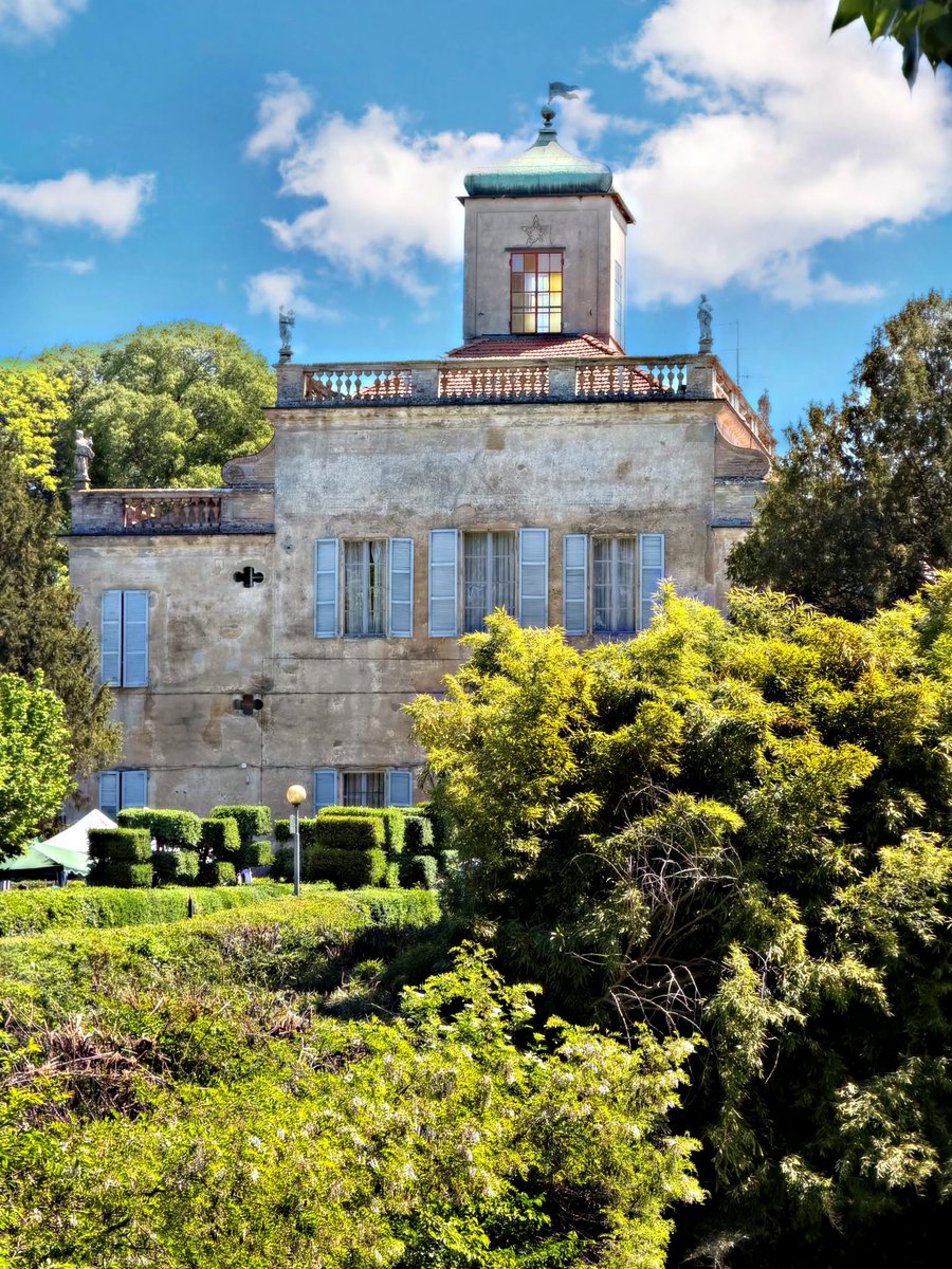 turismoER's tweet photo. Villa d'Este è una dimora settecentesca che sorge sulle acque di un bacino nato per alimentare i giochi d'acqua della Reggia di Rivalta (RE): https://t.co/nMF2mQSF0Q 
Ph. la.vale_in.giro | #inEmiliaRomagna #VisitEmiliaRomagna https://t.co/ieysfHSPIc