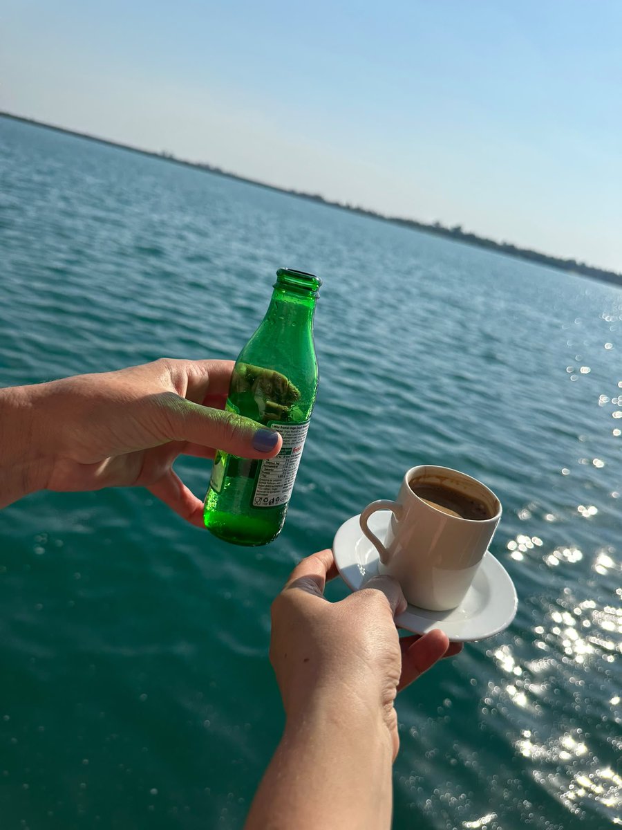 Demeetter's tweet photo. Biz de napalım soda ve kahveyle şerefe diyoruz alkol ağır geliyor, içemiyoz. https://t.co/WO6Q175WJ5