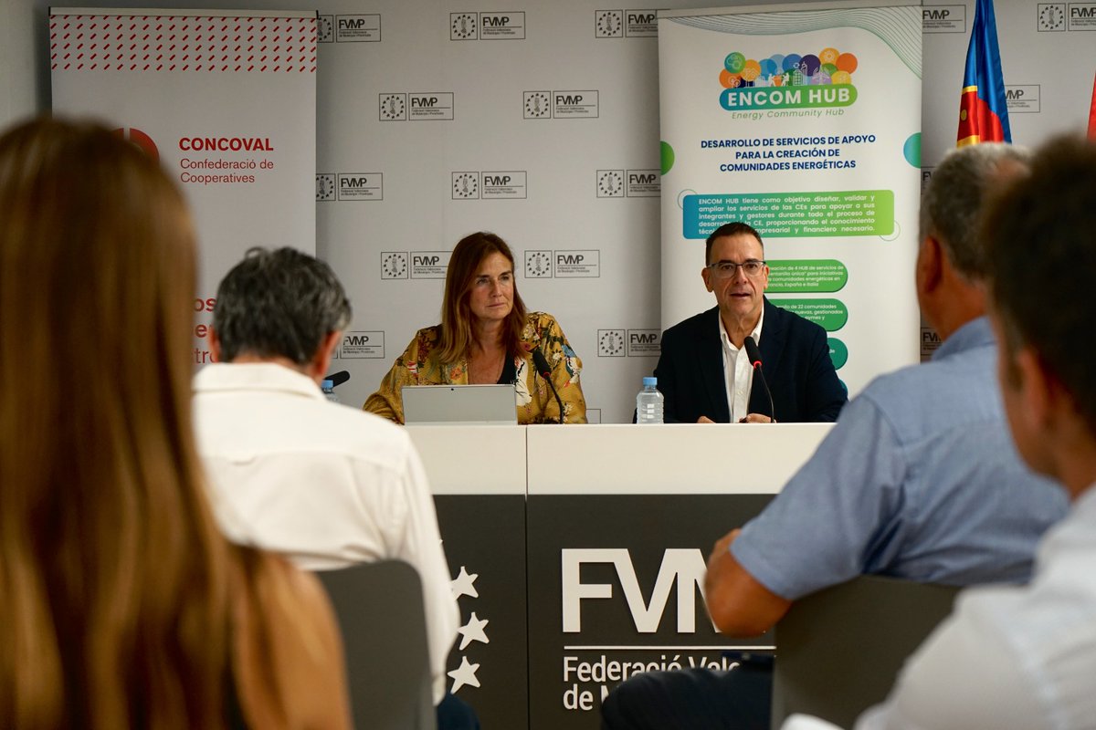 concoval's tweet photo. ⚡ Tanquem la jornada “Comunitats energètiques. Administració local i cooperativisme: una aliança que funciona” amb una idea clara: la transició energètica també es construeix des de la cooperació.

Durant la trobada, Maria José Vañó ha presentat una guia executiva per a municipis que facilita el desenvolupament de comunitats energètiques cooperatives, abordant models de participació, instruments jurídics i claus per impulsar aquests projectes.

També hem conegut experiències de Catarroja Renovable, Requena Renovable, @aeioLuz, l’Ajuntament d’Higueruelas i la Cooperativa Elèctrica de Guadassuar, exemples de com la col·laboració entre administracions, cooperatives i ciutadania pot generar solucions energètiques de proximitat.

🤝 Cooperar, compartir i avançar cap a un model energètic més participatiu.

#ProyectoEncomHub #ENCOMHUB #EnergyCommunities @EU_Commission @GVAivace @itenergia #AESS #EmiliaRomagna #Innovacoop #AuvergneRhôneAlpes #AlterAlsaceEnergies #FederacionCooperativasEléctricas #CleantechBulgaria