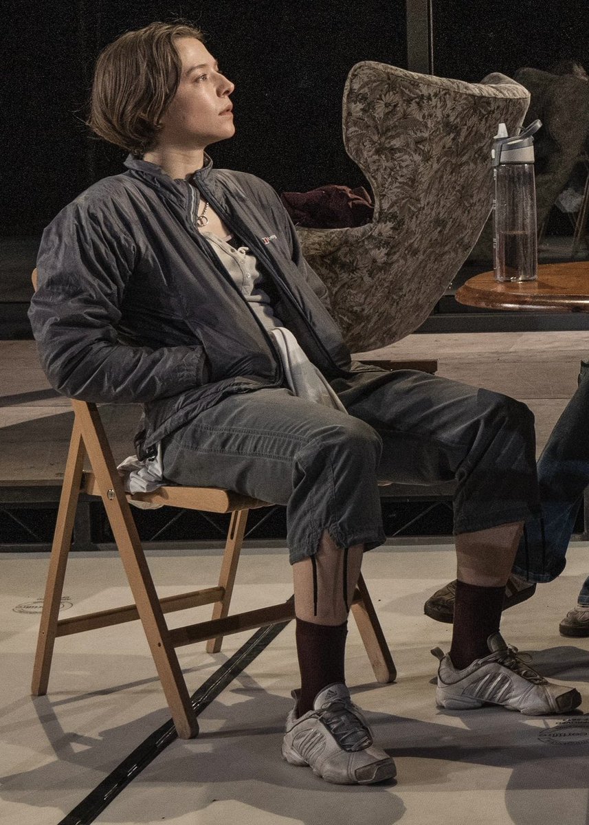 nyrhae's tweet photo. emma d'arcy manspreading agenda https://t.co/GfOy6gN0Ij