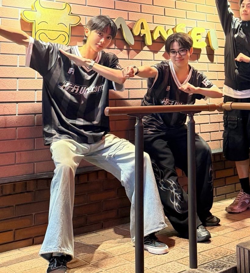 tbxfkdrP's tweet photo. 진짜 잘 입고 다니네 ㅋㅋㅋㅋ https://t.co/wwt3ZbJ56S