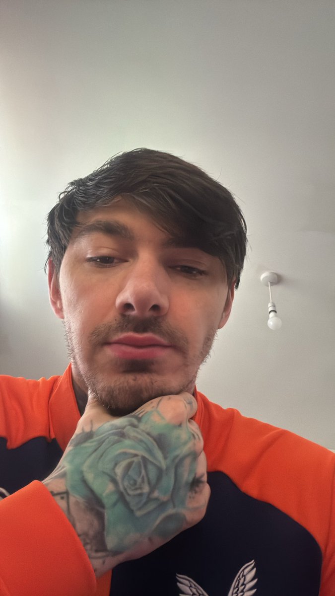 The1LiamMac's tweet photo. Ahh day off!!! Thank fuck https://t.co/zZxpybd5Qt