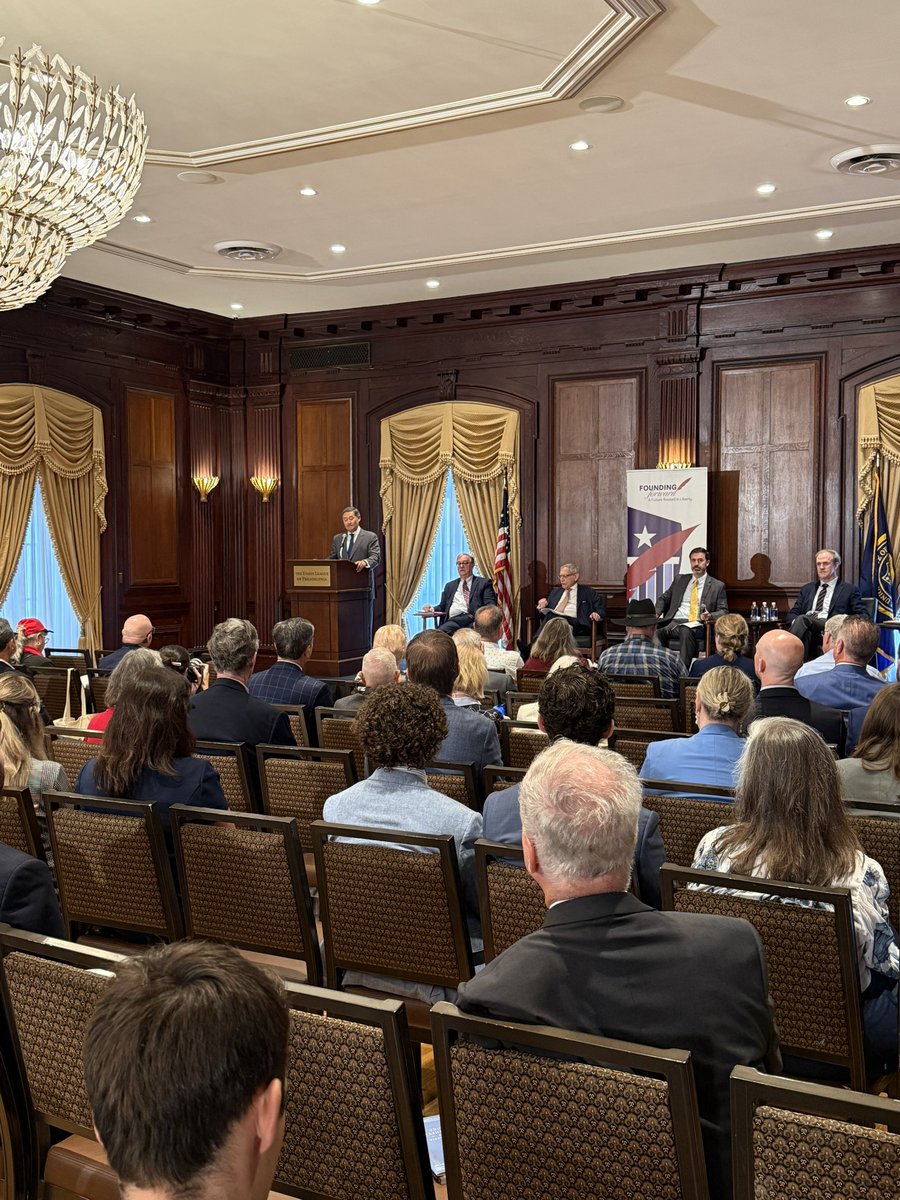 CivitasInst's tweet photo. We've kicked off our panel at @foundingforward's Constitution Day event at the Union League of Philadelphia.

Panelists are discussing The Civitas Collection 250, the Declaration of Independence, and what the Declaration asks of us today. https://t.co/VUx2aMzCO1