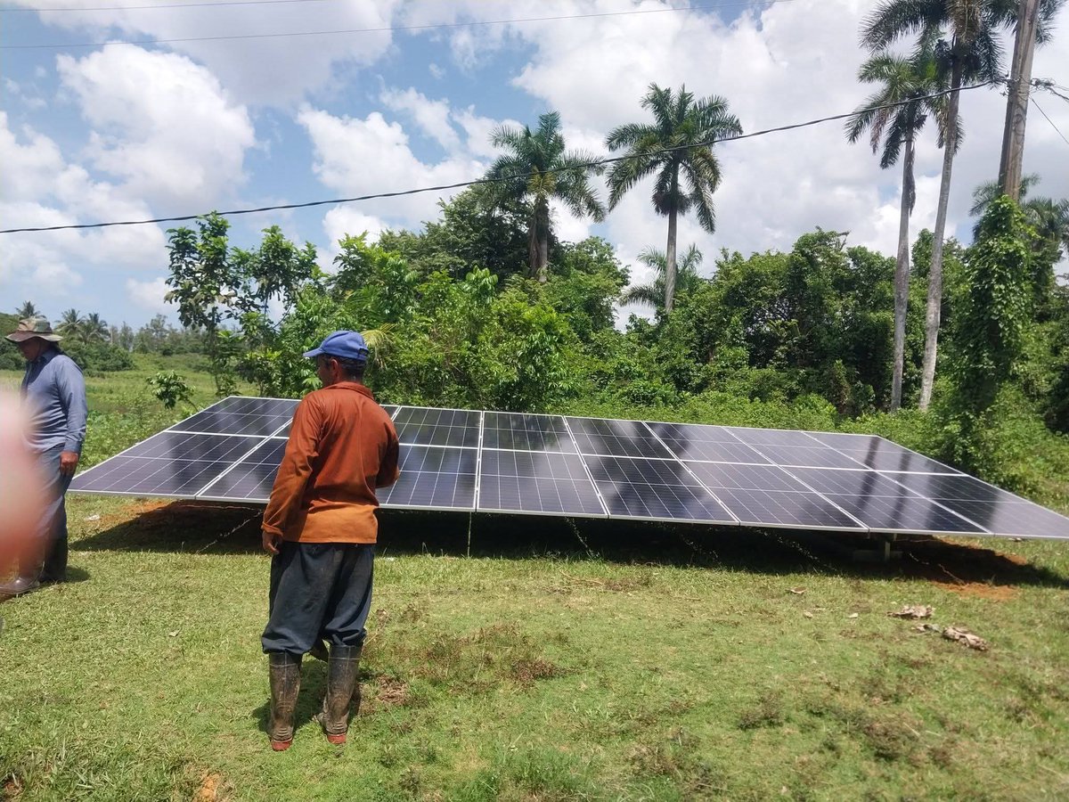 YamileRamosCord's tweet photo. 1767 equipos fotovoltaicos para asegurar el riego de tabaco y cultivos se han instalado en #PinardelRío como parte del cambio de matriz energética que desarrolla el @GrupoTabacuba #UnidosXCuba https://t.co/oqNBVBsw9w