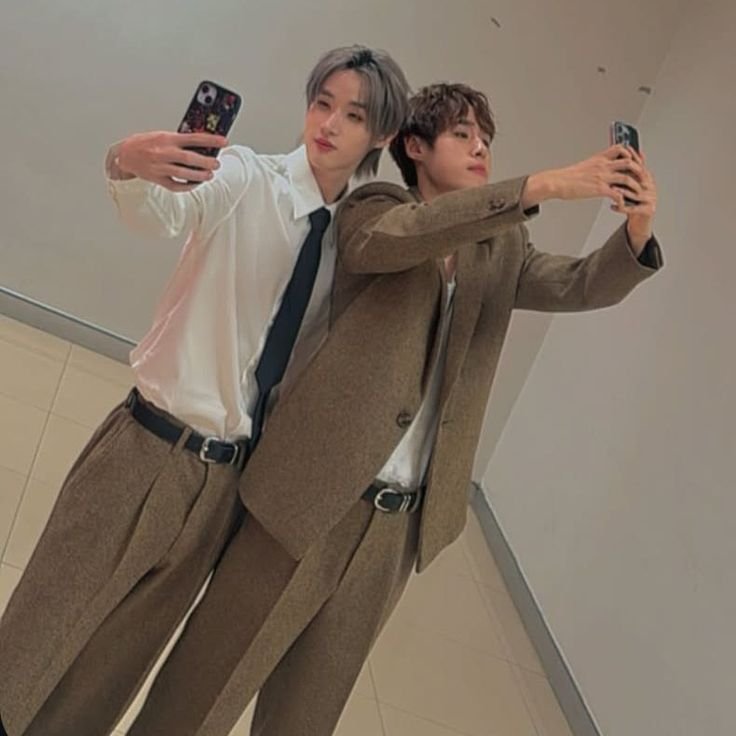 nnisha_18's tweet photo. Hey nuthong yall should recreate this with ur new Samsungs...brand deal  and all......😔 https://t.co/88FoeyRSEg