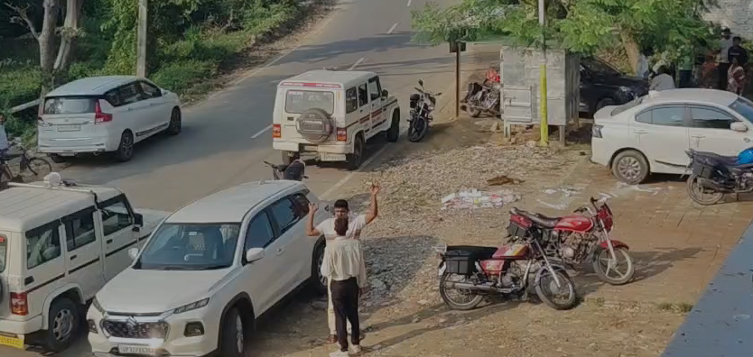 bstvlive's tweet photo. अम्बेडकरनगर
➡️स्पा सेंटर पर एसडीएम ने मारा छापा
➡️हरियाणा,कोलकाता की युवतियां मिलीं
➡️लाइसेंस,जरूरी दस्तावेजों की जांच शुरू
➡️जांच पूरी होने के बाद होगी कार्रवाई
➡️जलालपुर-सुरहुरपुर मार्ग पर संचालित था
#AmbedkarNagar #SpaCenter @ambedkarnagrpol @Uppolice https://t.co/OrozR8AEkU