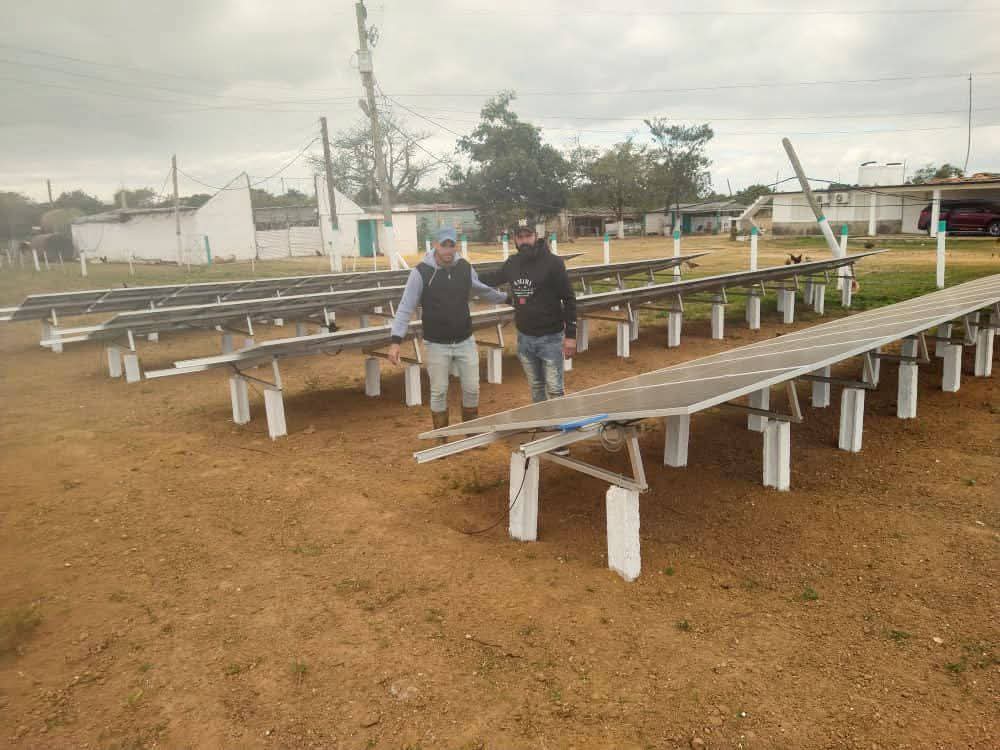 YamileRamosCord's tweet photo. 1767 equipos fotovoltaicos para asegurar el riego de tabaco y cultivos se han instalado en #PinardelRío como parte del cambio de matriz energética que desarrolla el @GrupoTabacuba #UnidosXCuba https://t.co/oqNBVBsw9w