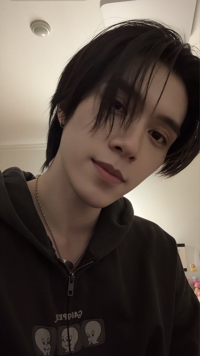 lumenxixi's tweet photo. 미쳤나봐... 
#HENDERY #黄冠亨 #핸드리 https://t.co/LB7zDeWIXG