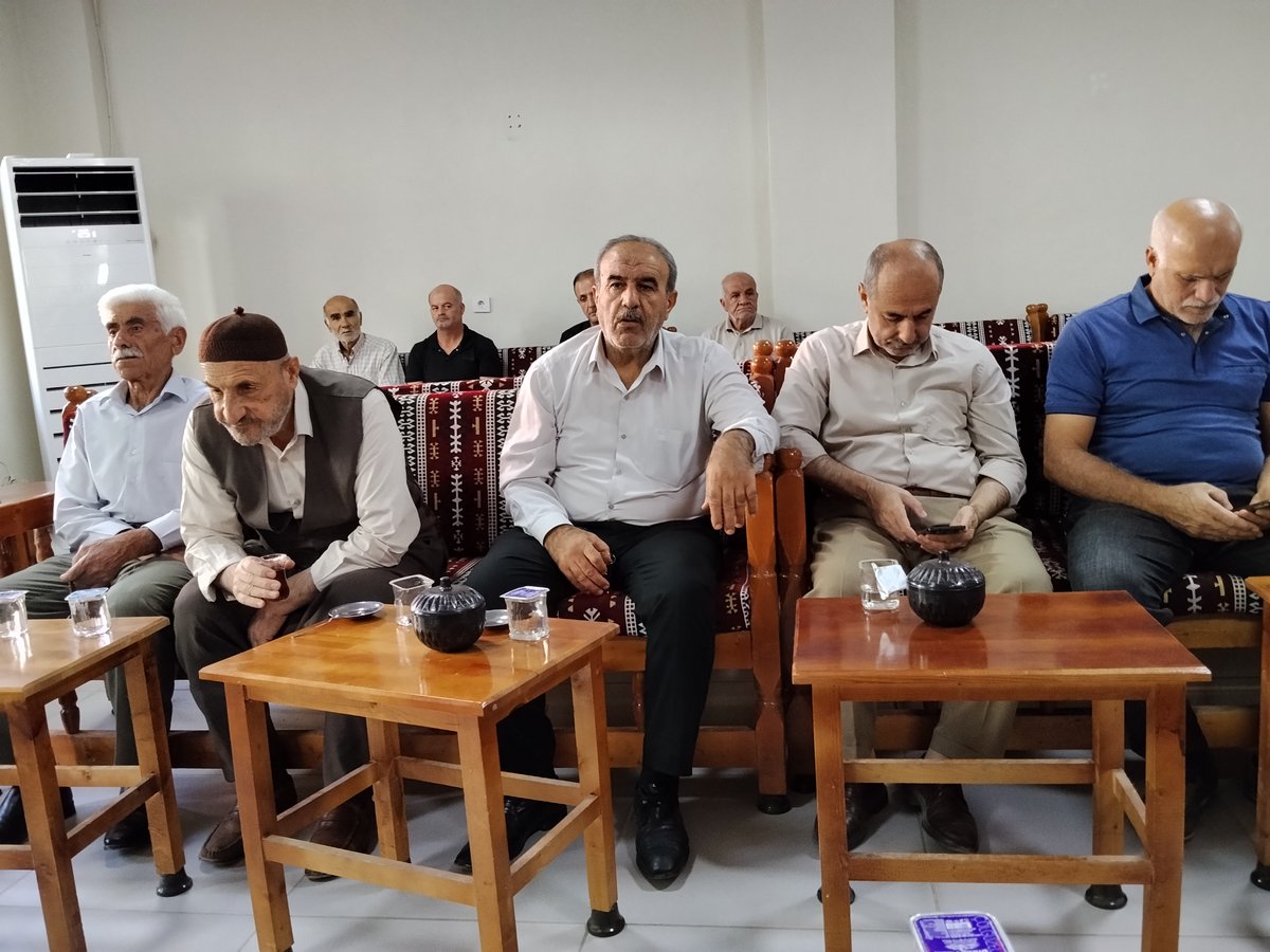 Abdulselaminal6's tweet photo. #HÜDAPAR Mardin İl Başkanımız Sn; Abdülaziz Önen ve Mazıdağı İlçe Başkanımız Sn; Hacı Ürün ve heyetleri ile Uluş ailesinin taziyesine katılım sağladık.
Merhuma Allah'tan rahmet, kederli Uluş ailesine ve yakınlarına başsağlığı ve sabır diliyoruz.

Mekanı cennet olsun. https://t.co/J5AbkVAB4Z