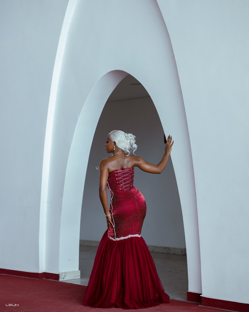 iamJade_Daniels's tweet photo. BORN ROYAL: THE NIGHT SHE IMAGINED
IG: @emmiekwere X @the.expressionist_
#bornroyal #promedition #fashioneditorial #visualstorytelling #creativecollaboration https://t.co/CjyOQAD4pH