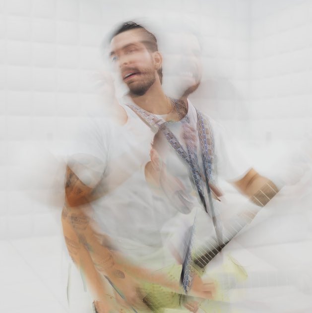 OwnUtopia's tweet photo. Mergulhando em composições intensas, sentimentos reais e muito romantismo, Gustavo Mioto lançou seu novo álbum “Pensamentos Intrusivos” em todas as plataformas de streaming. 🔥 https://t.co/M2AvdT9EmK https://t.co/295J3LfnPi