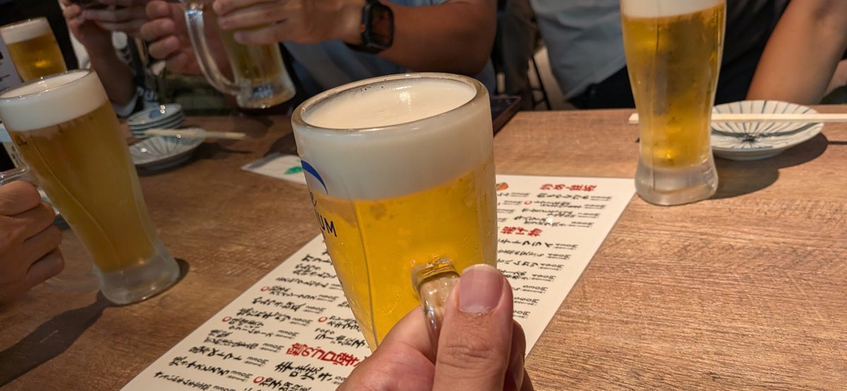 rukurio's tweet photo. 仕事終わりにのみー！
ずっと一緒に飲みたいって僕が一方的に言ってた上司さんと飲めて幸せ気��。めちゃ褒められたのでこりゃ頑張るしかないわーってことで明日から梅田です。ただいま梅田〜 https://t.co/cKUNdgJ7eE