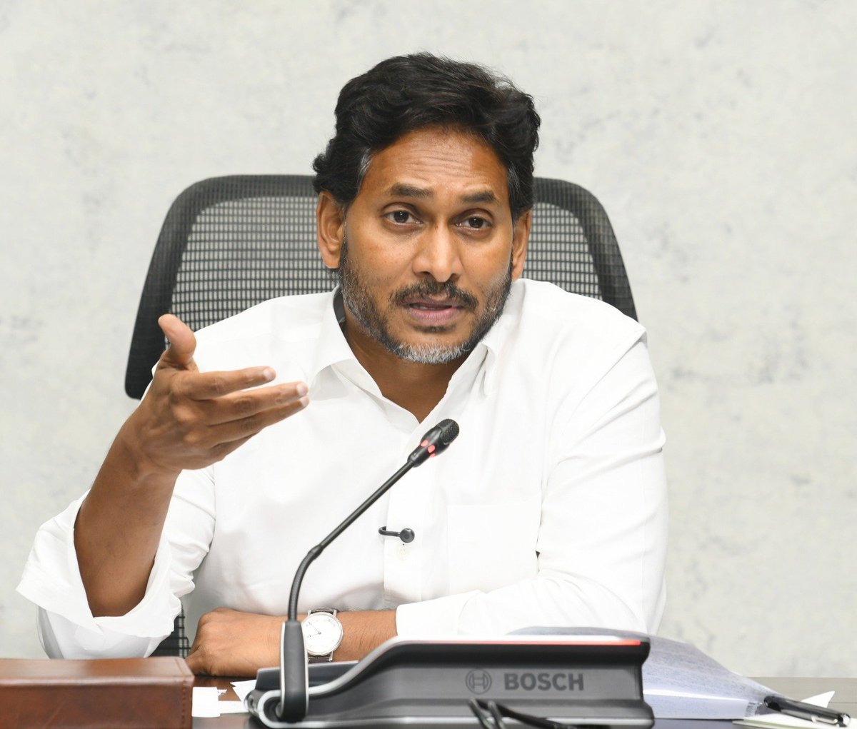 MYVOICE_111's tweet photo. కరువు ప్రాంతాల్లో తాగునీటి సమస్యను పరిష్కరించాలి
నీటి ఎద్దడి ఉన్నగ్రామాలకు ఉచిత ట్యాంకర్లతో నీరు అందించాలి
ఆత్మహత్య చేసుకున్న రైతుకుటుంబాలకు 7లక్షల పరిహారం ఇవ్వాలి
ఎండుతున్న తోటలను కాపాడేందుకు ట్యాంకర్ ఖర్చులో 80% సబ్సిడీ ఇవ్వాలి @ysjagan
#APDrought #SaveFarmers #YSRCParty https://t.co/XkGnOos3Z5