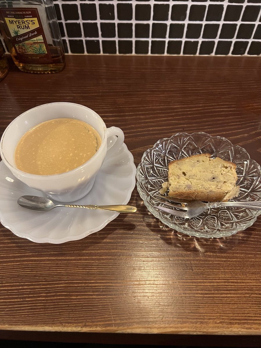 idlienda's tweet photo. 今夜は仕事帰りにキャッテリア クラウドナインに寄らせて頂いて、癒しの一時を過ごしました💜
いつも思いますがスパイシートップ、最高です😃
メニューにはまだ無いそうですがバナナシフォンも頂きました🎶
とっても美味しかったです✨ https://t.co/uz9ryK4vfj