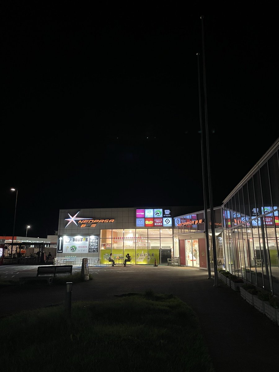 a2collect2012's tweet photo. この時間はお店全然開いてないのね。
お腹減ったわ。 https://t.co/a8O9ImNWuP