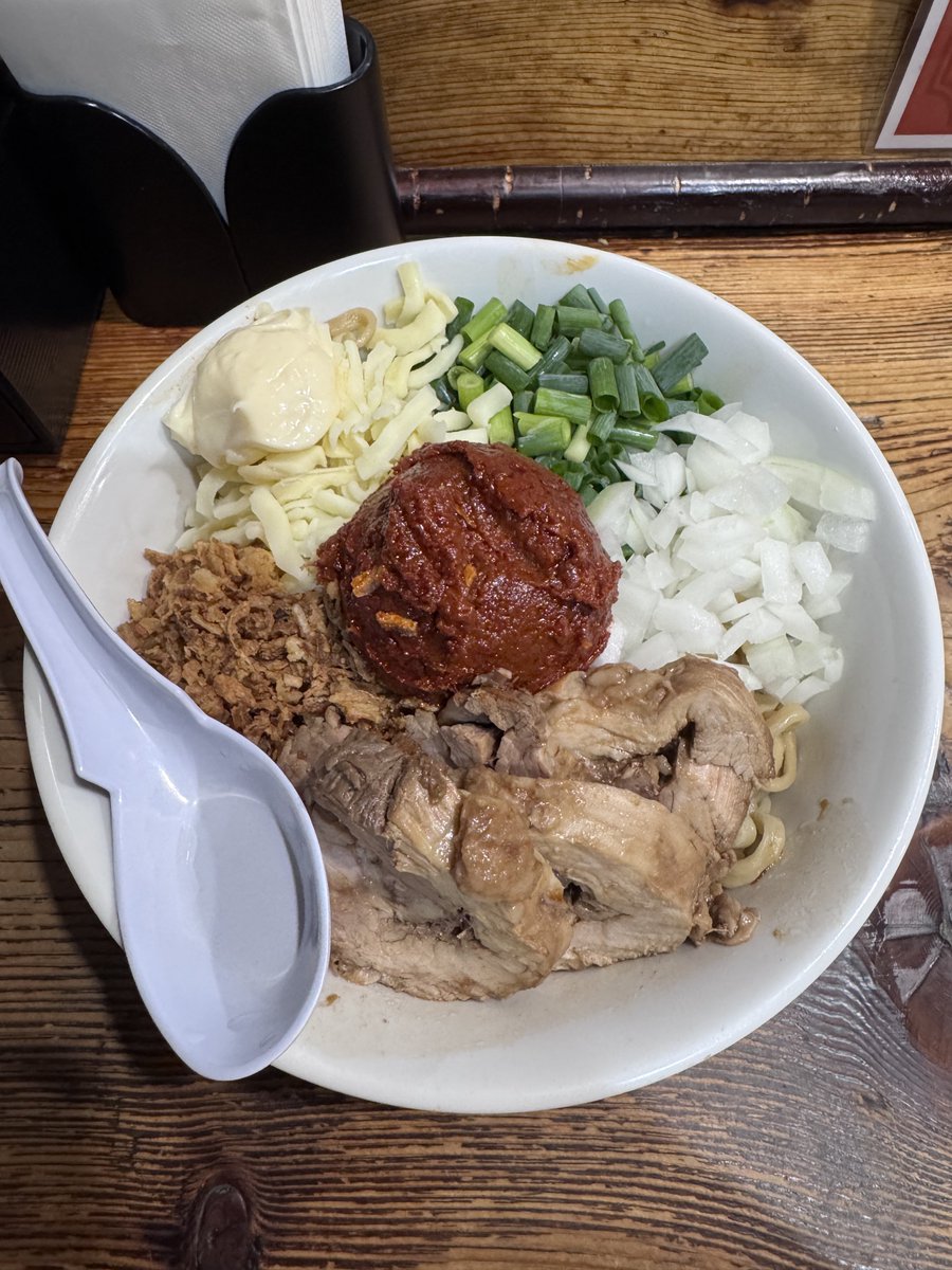 kimidorine's tweet photo. 時々ラーメン健康生活2026/9/17
限界を超えろ 弘前さん
辛まぜそば豚2枚+豚マシ(+1枚) https://t.co/v4y8UfqHs3