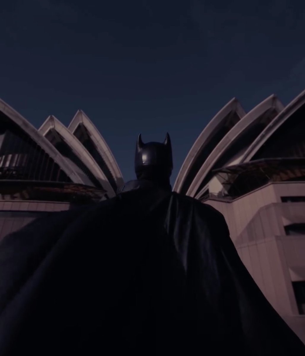 DCUBrief's tweet photo. Batman has been spotted at the Sydney Opera House..

DC are teasing an event there at 6pm on Batman Day (19th September) https://t.co/uFi03glOHf
