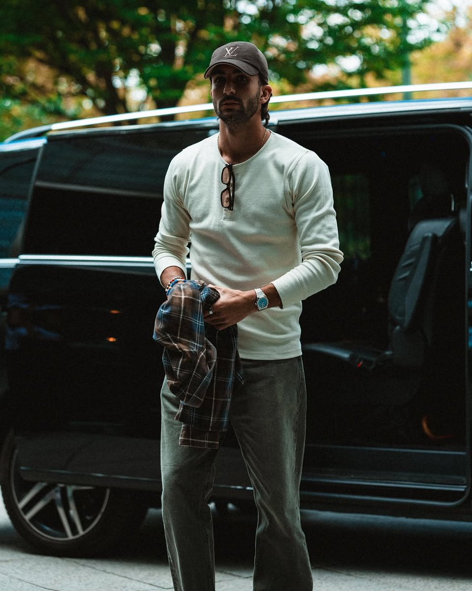 guiltframe's tweet photo. My early days in Paris have been keeping me busy outside of football! Watching a padel tournament seems like a really good choice, meeting the athletes, exchanging jerseys, and making some friends too. Still trying to adapt well since i'm new, but so far so good. https://t.co/IfgFYxiD0S